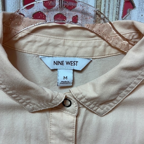 Nine West Button Down Shirt Size: Medium - Picture 3 of 5